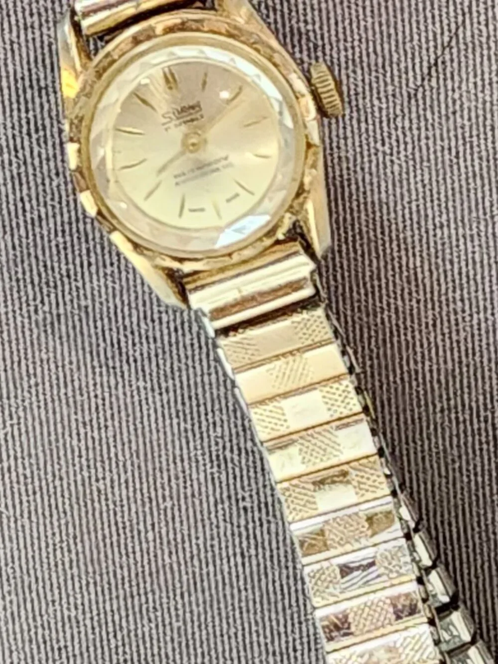 Sorna 17 Jewel Gold and Silver Plate Antimagnetic Waterproof Flex SS Back Watch
